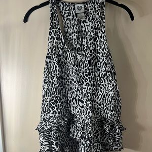 Super cute animal print tank. Fits small